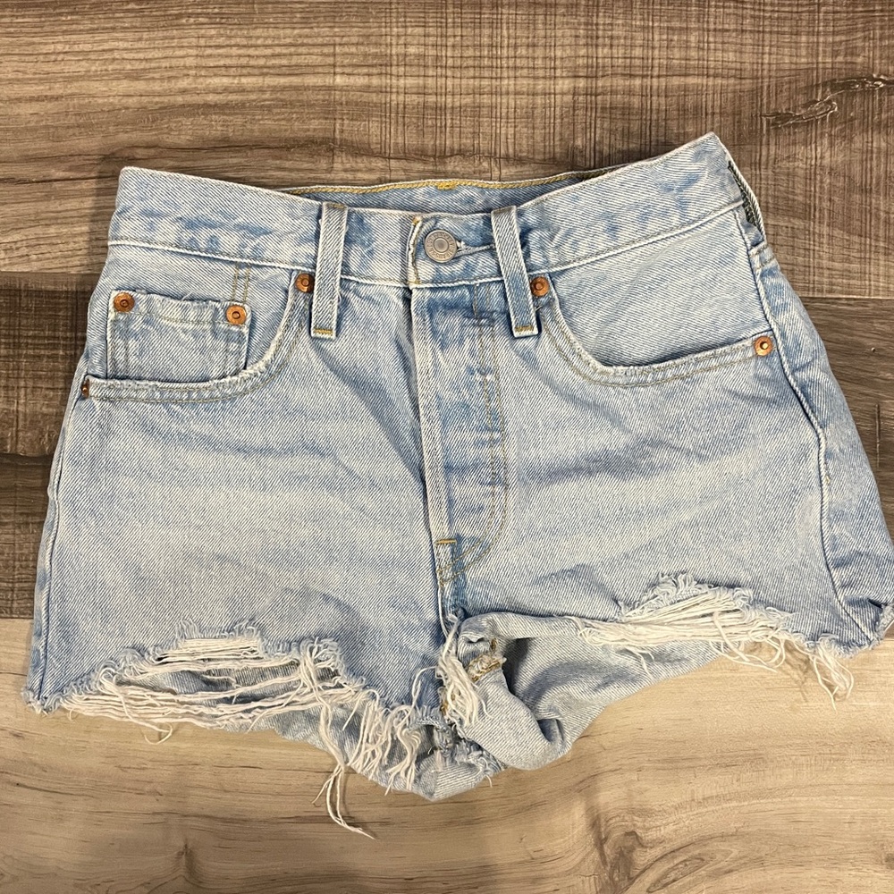Levi’s 501 shorts size 24